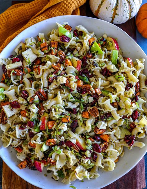 Fall Harvest Pasta Salad Friends Giving Dishes, Fall Dishes For Potluck, Pasta Salad Thanksgiving, Fall Harvest Pasta Salad, Tailgate Salads, Thanksgiving Pasta Salad Recipes, Thanksgiving Side Salads, Baked Salads, Holiday Slaw