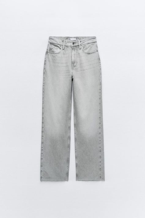 ZARA Z1975 high-waisted straight leg jeans - grey Light Grey Jeans Outfit, Grey Jeans Outfit, Zara Man Jeans, Collage Outfits, Polo T Shirts, Grey Jeans, Zara Jeans, Zara Pants, Jean Grey