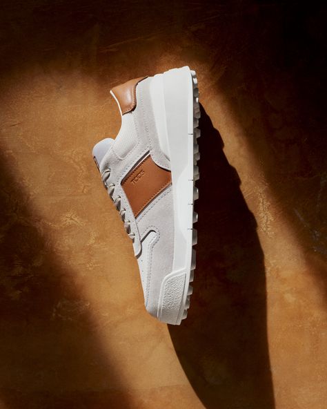 A step forward. The soft-hued Tod's Sneakers star in the Tod's Spring-Summer 2023 adv campaign. Shoes Product Photography, Sneaker Campaign, Concept Shoes, Shoes Editorial, Shoe Advertising, Shoes Fashion Photography, Salomon Shoes, Shoe Wishlist, Shoes Photography