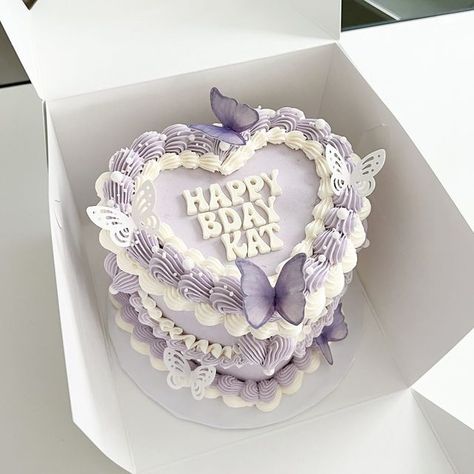 Cakes Videos, Heart Shaped Birthday Cake, Comic Cake, Amazing Cake Decorating, Rodjendanske Torte, Heart Birthday Cake, Purple Cakes Birthday, Baked Cakes, Butterfly Birthday Cakes