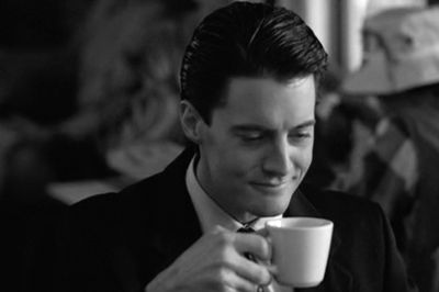 Agent Cooper Twin Peaks Coffee, Twin Peaks Season 3, Dale Cooper Twin Peaks, Twin Peaks Tv, The Black Lodge, Twin Peaks 1990, Agent Dale Cooper, Agent Cooper, Best Shows On Netflix