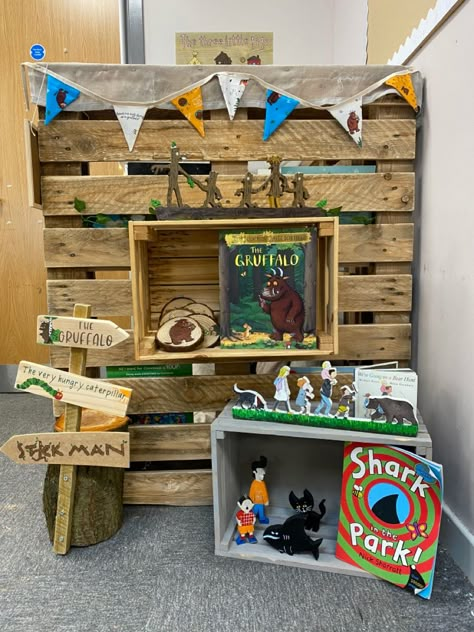 Book corner props Books Display Ideas Home, Curiosity Corner Classroom, Eyfs Book Corner Reading Areas, Eyfs Reading Corner Ideas, Story Corner Display Ideas Nursery, Early Years Reading Corner, Eyfs Book Corner Ideas, Woodland Book Corner, Story Area Eyfs