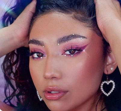 Pink Euphoria Makeup, 90s Latina Makeup, Gem Makeup Looks, Make Up Baddie, Elena Reyes, Dance Recital Makeup, Pink Euphoria, Recital Makeup, Y2k Makeup Looks