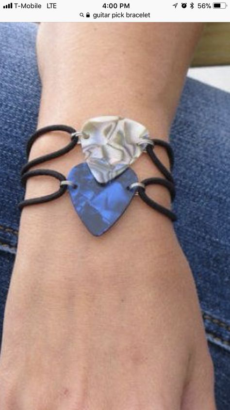 Concert Merchandise Ideas, Diy Band Merch Ideas, Band Merch Display, Diy Band Merch, Band Ideas, Band Bracelets, Band Merch Ideas, Guitar Jewelry, Jewerly Diy