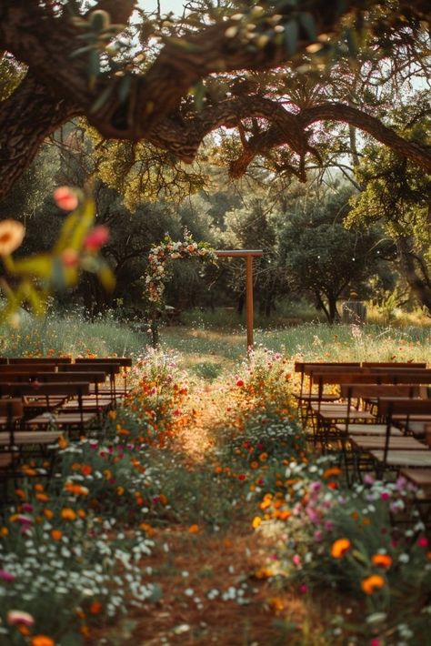 Wedding Ceremony Outside Decor, Wedding Venues Meadow, Woodland Wildflower Wedding, Meadow Garden Wedding, Natural Wedding Style, Wedding In Meadow, Wedding In A Meadow, Wildflower Forest Wedding, Wildflower Meadow Wedding