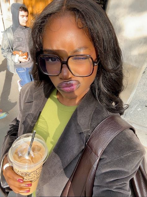 Black Woman Sunglasses, Black Glasses Black Women, Instagram Inspo Black Women, Brown Aesthetic Black Women, Instagram Poses Black Woman, Fits With Glasses, Glasses Frames Black Women, Glasses On Black Women, Close Up Photo Ideas