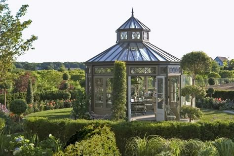 Old Money House Garden, Old Money House Backyard, Old Money Patio, Old Money Greenhouse, Old Money House Layout, Old Money House Exterior, Old Money Garden, Old Money House, Castle Aesthetic