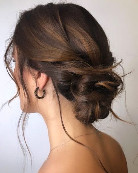 Loose Messy Bridesmaid Bun Wedding Hairstyles Moh, Super Simple Bridesmaid Hair, 2023 Bridesmaid Updo, Bridemates Hairstyles, Middle Part Bridesmaid Hair Up Dos, Simple Updo Bride, Bridesmates Hairstyles, Low Updo Bridesmaid Hair, Loose Updo Bridesmaid