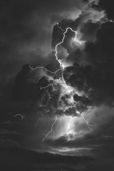 Thunder Sky, Lightning Tattoo, Lightning Photography, Image Dbz, Animal Tattoo Ideas, Cool Tattoo, Cloud Tattoo, Night Sky Photography, Black And White Picture Wall