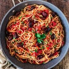 Spaghetti Alla Puttanesca, Alla Puttanesca, Travel Venice, Pasta Puttanesca, Italian Recipes Easy, Bbc Food, Sicilian Recipes, Yummy Pasta Recipes, Italy Food