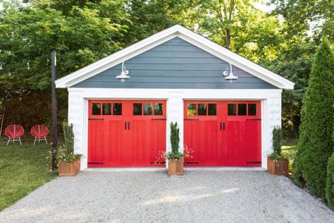 Construction Garage, Detached Garage Designs, Faux Wood Garage Door, Garage Transformation, Plan Garage, Garage Door Types, Building A Garage, Garage Exterior, Wood Garage Doors