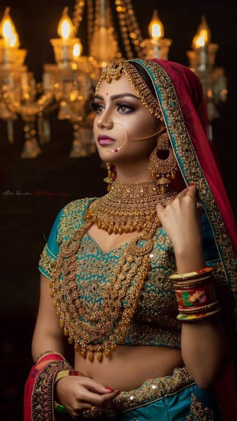 Red And White Saree, भारतीय दुल्हन संबंधी, Makeup Shoot, Jewellery Shoot, Indian Bride Photography Poses, Bridal Blouses, Bridal Jewellery Inspiration, Bengali Art, Indian Wedding Bride