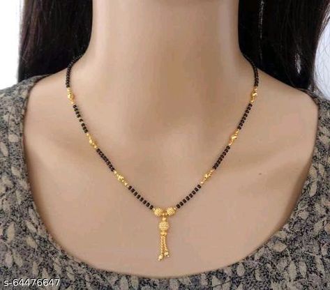 Short Mangalsutra, Daily Wear Mangalsutra Designs, Trending Mangalsutra Designs, Daily Wear Gold Mangalsutra Designs, Summer Blouse Designs, Gold Ornaments Design, Trendy Chokers, Black Beads Mangalsutra, Black Beads Mangalsutra Design