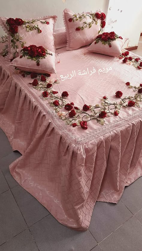 Ribbon Embroidery Bedsheets Design, Embroidery Bedsheets Design, Bedsheet Design, Bedroom Set Designs, Crochet Bed, 100 Crochet Stitches, Wedding Room Decorations, Silk Ribbon Embroidery Patterns, Bed Cover Design