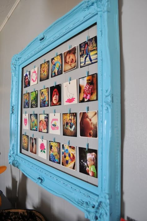 Blue Frame Hanging Photos Dorms Decor, Old Picture Frames, Photo Display, Main Game, בר מצווה, Crafty Craft, Decor Minimalist, Photo Displays, Crafty Ideas