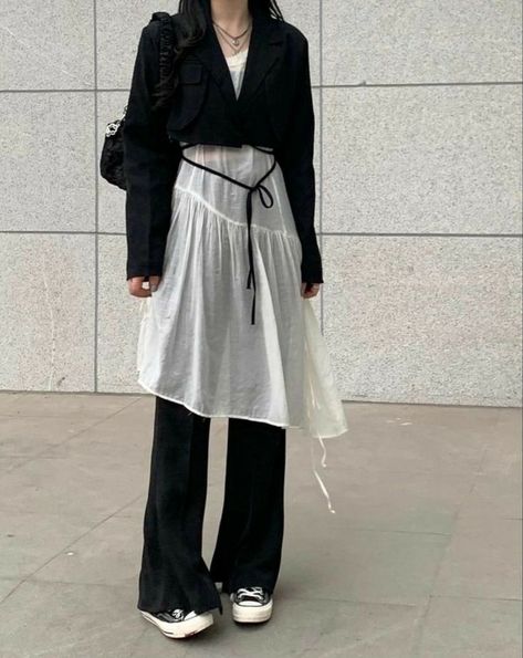 Wasia Project, Japan Fits, Dress Over Jeans, Detail Couture, Dress Over Pants, Alt Style, Aesthetic Clothing, Mode Inspo, 가을 패션