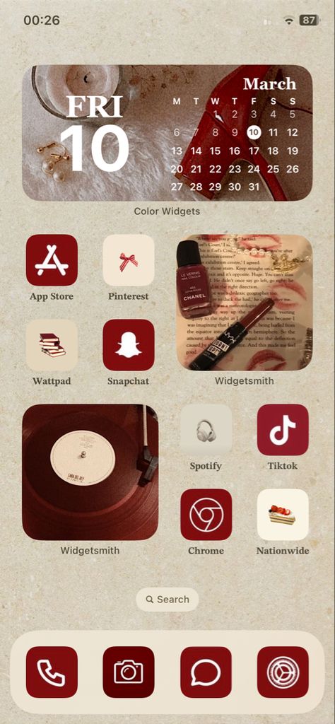 colour scheme red and beige, all pics used from pinterest :) Iphone Ios Lockscreen, Iphone Homescreen Customization, Red Ios Aesthetic, Dark Red And Beige Wallpaper, Home Screen Layout Iphone Aesthetic Red, Red And Beige Phone Theme, Red Beige Aesthetic Wallpaper, Dark Red Homescreen Ideas, Red And Cream Wallpaper Aesthetic