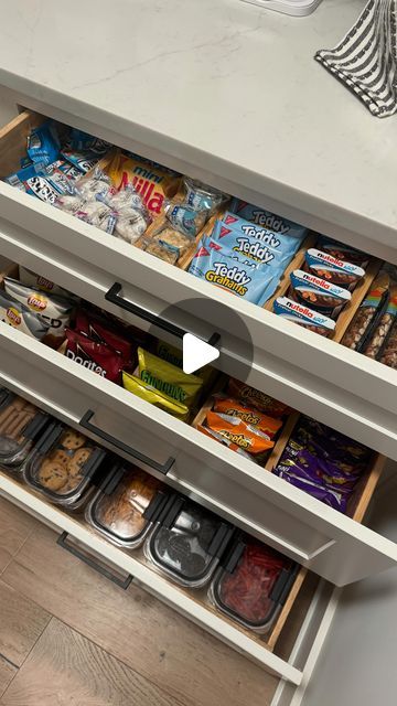 Catherine Benson on Instagram: "Nothin but snacks!! I have a house full of kids this weekend & if I hear “there is nothing to eat in the house”…l’m droppin bodies! 😎😆 #asmr #restock #snackdrawer #pantryrestock #snackrestock #momlife #organizedhome #fridgerestock" Kitchen Snack Drawer, Snack Drawer Organization Ideas, Cafe Fridge Organization, Snacks Organization Ideas, Home Snack Bar Ideas, Snack Cabinet Organization, Snack Drawer Ideas, Office Snack Station Ideas, Bedroom Snack Station