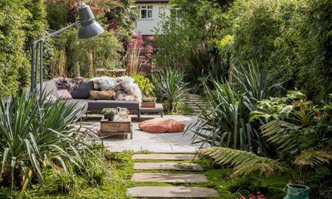 Outdoor living room ideas – how to create the perfect outdoor living space Narrow Garden, London Garden, Outdoor Living Rooms, Outdoor Living Room, Garden Cottage, Back Garden, Small Gardens, Outdoor Oasis, Garden Spaces