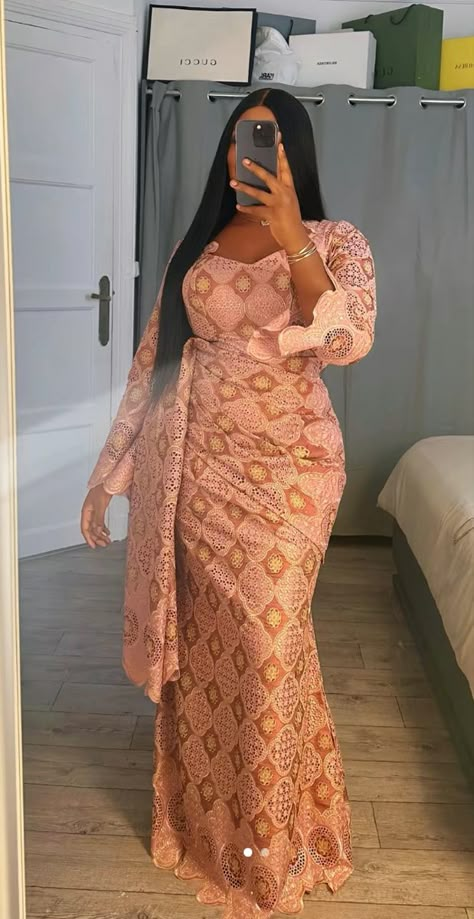 African Pagne Dress, Senegalese Lace Styles For Women, Wedding Guest Outfit Winter Pants, Senegalese Clothing Styles 2024, Lace Nigerian Dress Styles, Bazin Styles For Women, African Eid Dresses, Senegalese Dresses, Senegalese Clothing