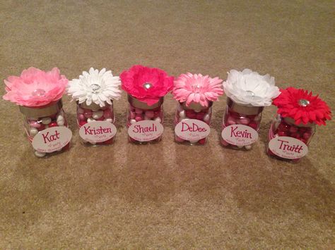 Valentine's Day treats for my co-workers! Valentines Gift For Coworkers Diy, Coworkers Valentines, Simple Valentines Gifts, Gift Bags For Boyfriend, Adult Valentines, Teacher Valentine Gifts, Valentines Gift Bags, Coworker Gifts, Staff Gifts