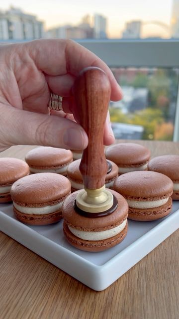 Maddie Brehm on Instagram: "Espresso Martini Macarons 

We are reaching that time of year where every week that doesn’t hold a holiday still involves a preemptive or belated holiday gathering! And with it - lots and lots of food and drinks shared with friends and family. 

The perfect time of year to whip out my Holiday Happy Hour macaron filling book! With ten macaron recipes inspired by drinks made and shared in the autumn and winter holiday seasons. 

Find it on my website macaronsbymaddiebrehm.com 👩🏻‍🍳" Baking Macarons, Macaron Filling, Chocolate Macaron, Macaron Flavors, Luster Dust, White Chocolate Ganache, Macaron Recipe, French Macarons, Espresso Martini