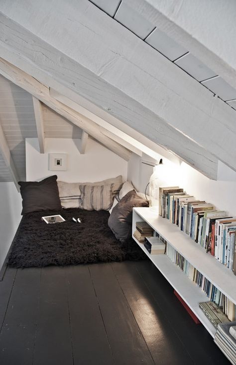 21 Cozy Makeshift Reading Nooks                                                                                                                                                     More Attic Nook, Design Ložnic, Attic Ideas, Attic Space, Attic Spaces, Attic Rooms, Attic Bedroom, Reading Nooks, Design Del Prodotto