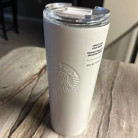 Starbucks Pearl Ice White Iridescent Glitter Tumbler Starbucks Insulated Tumbler, Coffee Cup Starbucks, Starbucks Cups 2023, Tumbler Cups Aesthetic, Cute Starbucks Cups, White Starbucks Cup, Starbucks Cup Aesthetic, Vaso Starbucks, Starbucks Thermos