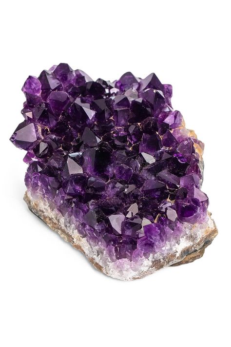 Click here to learn about the best crystals for self love and confidence. These stones for love, abundance, and manifestation are not only beautiful but have many powerful and positive metaphysical and healing properties for helping you live your best high vibe life. #crystals Amtheyst Stone Aesthetic, Amethyst Crystal Aesthetic, Art Mindmap, Stones For Love, Crystals For Self Love, Amethyst Aesthetic, Energy Muse, Powerful Crystals, Opening Your Third Eye