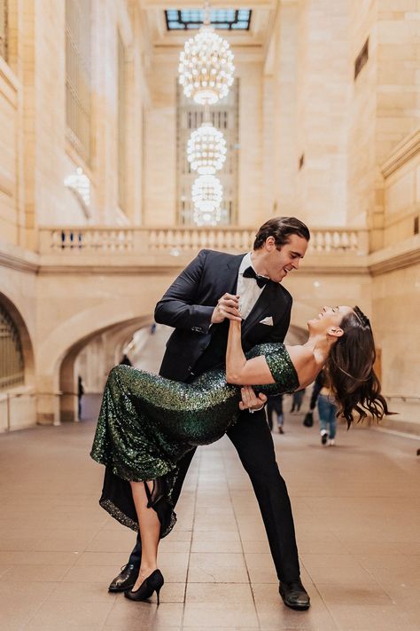 Grand Central Engagement Photos, Grand Central Station Photoshoot, Editorial Couple, Engagement Photos Nyc, Iconic New York, Hot Dog Stand, Grand Central Station, Midtown Manhattan, Grand Central