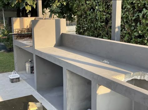 Concrete Barbecue Outdoor, Outdoor Bar Concrete, Cinderblock Outdoor Kitchen, Simple Outdoor Kitchen Ideas, Outdoor Concrete Kitchen, Garden Kitchen Ideas, Concrete Kitchen Table, Concrete Bbq, Outdoor Kitchen Concrete