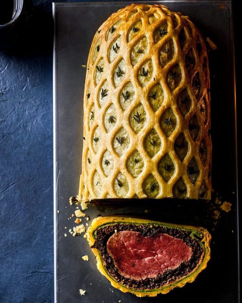 Christmas Venison Recipes, Venison Wellington Recipe, Christmas Mains Recipes, Christmas Wellington, Christmas Beef Wellington, Venison Wellington, Christmas Beef Recipes, Christmas Main Course, Christmas Beef