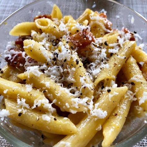 Penne Carbonara Recipe, Ancient Rome Party, Penne Carbonara, How To Make Carbonara, Rome Party, Bacon Carbonara, Spaghetti Carbonara Recipe, Pasta Carbonara Recipe, Carbonara Sauce