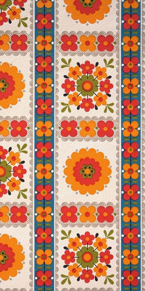 Add a vintage touch to your decor with these retro flower patterns. Perfect for wallpaper, fabric, and more, these designs bring a nostalgic charm to any space. Celebrate the beauty of vintage design with these colorful and lively patterns. #RetroDesign #VintageDecor #FlowerPatterns #HomeStyle #InteriorTrends #NostalgicCharm #PatternDesign #Inspiration 60s Wallpaper, 70s Kitchen, 60s Patterns, German Kitchen, Drawing Pattern, Pattern Design Inspiration, Deco Retro, Retro Fabric, Kitchen Wallpaper