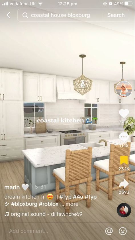 Coastal Kitchen Backsplash Bloxburg Code, Beach Kitchen Bloxburg, Bloxburg Layout Coastal, Costal Bathroom Bloxburg Ideas, Coastal Bloxburg Dining Room, Bloxburg Beach House Kitchen Ideas, Beachy Kitchen Bloxburg, Bloxburg Summer Kitchen, Bloxburg Kitchen Ideas Coastal