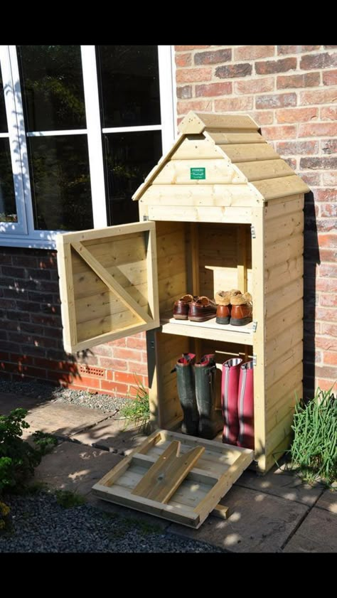 Boot and outdoor shoes storage Simple Garden Furniture Ideas, Outdoor Shoe Storage, Garden Diy Furniture, Boot Rack, Boot Storage, Backyard Shed, Diy Garden Furniture, Casa Exterior, Boot Room