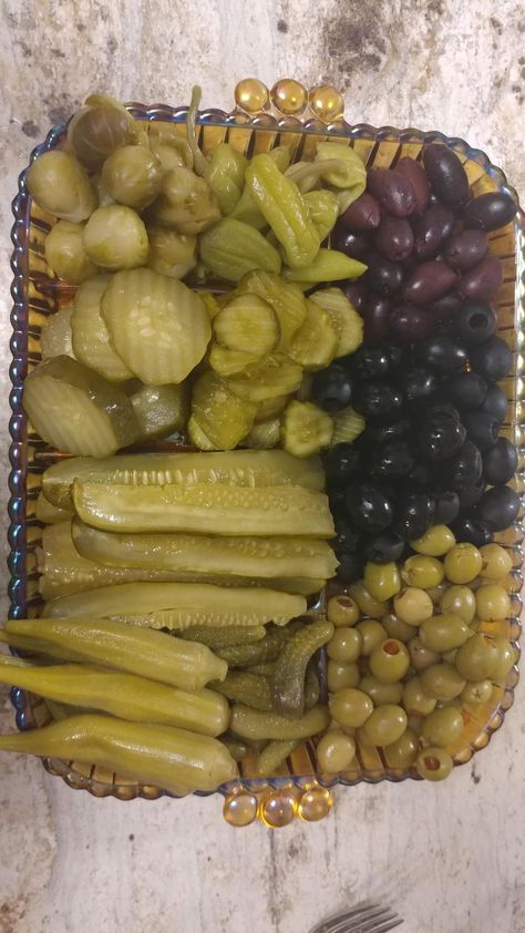 Easy Appies, Pickle Platter, Lazy Low Carb, Christmas Vegetables, Vegetable Platter, Christmas Meal, Fast Easy Meals, Pickled Vegetables, Low Carb Recipes