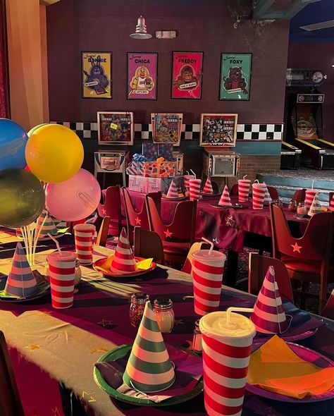 Freddy Fazbears Pizzeria Building, Fnaf 1 Aesthetic, Pizzaplex Aesthetic, Fnaf Core Aesthetic, Animatronic Aesthetic, Pizzaria Aesthetic, Freddy Fazbears Pizzeria, Fnaf Room, Fnaf Pizzeria