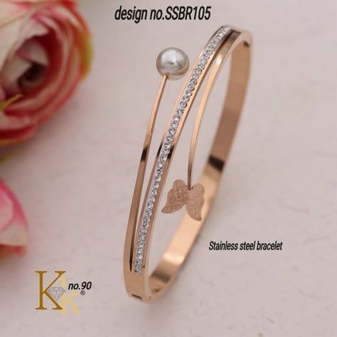 Ladies Kada Gold, Silver Bracelet Designs, Gold Kada, Bridal Jewellery Earrings, Unique Gold Jewelry, Unique Gold Jewelry Designs, Locket Design, Gold Bangles For Women, Modern Gold Jewelry