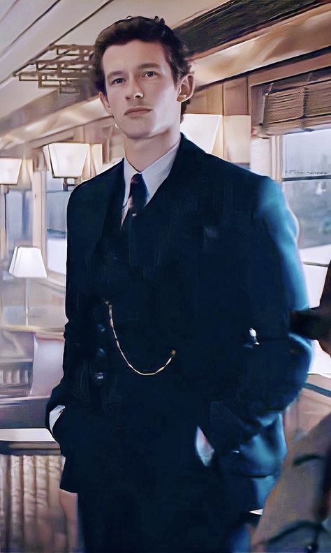 Theseus Scamander, Fantastic Beasts 2, Fantastic Beasts Series, Male Art Men, George Mackay, Callum Turner, Weasley Twins, Hogwarts Aesthetic, Fred Weasley