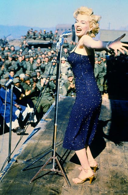 Marilyn Monroe in Korea. 1954 Norma Jean Baker, Joe Dimaggio, Marilyn Monroe Photos, Actrices Hollywood, Norma Jean, Norma Jeane, We Are The World, Blonde Bombshell, Steve Mcqueen