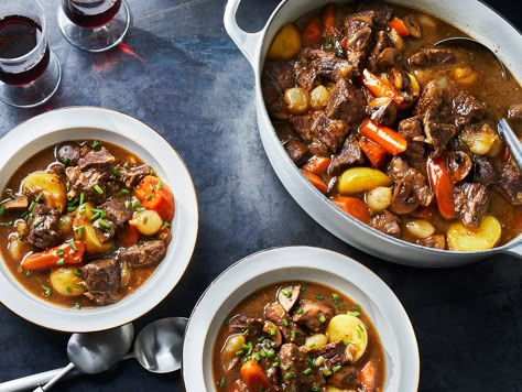 Dutch Oven Classic Beef Stew Old Fashioned Beef Stew, Classic Beef Stew, Stews Recipes, Jacque Pepin, Red Wine Sauce, Dutch Oven Recipes, Beef Stew Recipe, Hearty Stews, Wine Sauce