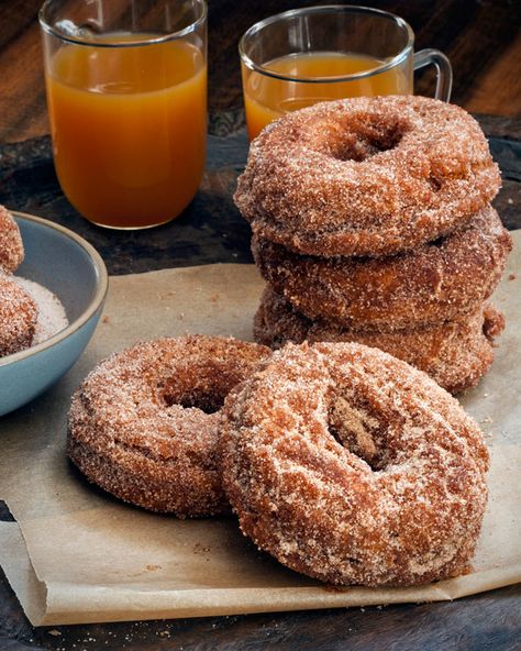 Apple Cider Doughnut Recipe, Cider Donuts Recipe, Apple Cider Donuts Recipe, Apple Cider Recipe, Pane Dolce, Homemade Apple Cider, Gateaux Cake, Apple Cider Donuts, Homemade Donuts