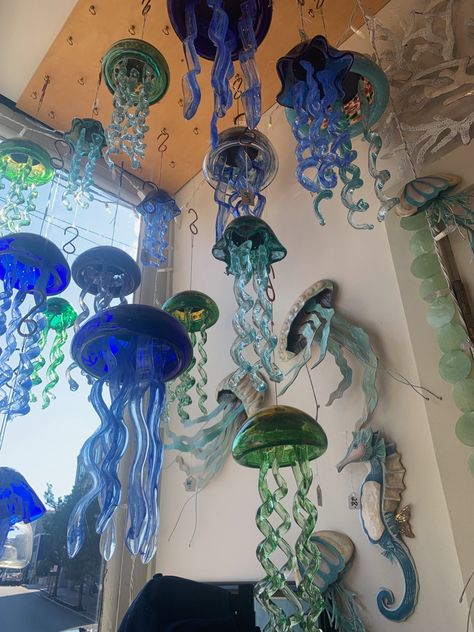 Ceiling Decor Aesthetic, Jellyfish Ceiling Decor, Ocean Themed Bathroom Aesthetic, Ocean Room, Beachy Room, Aesthetic Halloween, Cute Bedroom Decor, Aquarium Decor, Pretty Room