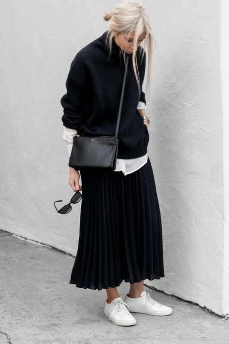 Sweater With Dress, Rok Outfit, Minimalist Moda, Casual Chic Outfits, Skirt Diy, Fall Capsule Wardrobe, Casual Chic Outfit, 가을 패션, Black Sweater