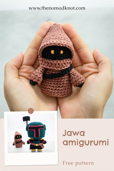 Beautiful little Jawa amigurumi! This tiny desert scavenger crochet pattern is available for free! Printable version and photo tutorial available. Enjoy creating your tiny creature! Desert Scavenger, Crochet Star Wars, Star Wars Crochet, Best Crochet Patterns, Elegant Crochet, Crochet Star, Confection Au Crochet, Pola Amigurumi, Crochet Patterns Ideas