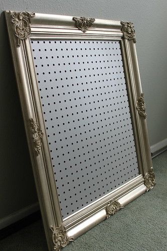 Pinboard Diy, Painted Pegboard, Jewerly Display, Diy Bulletin Board, Peg Boards, Jewerly Organizer, Jewerly Displays, Diy Organizer, Sewing Craft Room