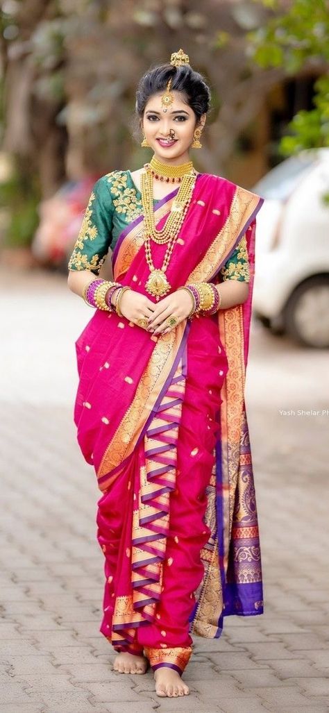 Bride Nauvari Saree, Hairstyle On Kashta Saree, Navwari Blouse Back Design, Blouse On Nauvari Saree, Navuwari Saree Brides, Marathi Saree Poses Photoshoot Ideas, Marathi Navari Look, Maharashtrian Bridal Look, Nawari Saree Look