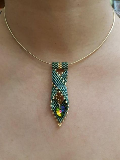 Loop Pendant : 11 Steps (with Pictures) - Instructables Macrame Colar, Loop Pendant, Beaded Bracelets Tutorial, Beaded Jewelry Tutorials, Necklace Patterns, Beaded Jewelry Designs, Seed Bead Tutorial, Beaded Bracelet Patterns, Bead Work Jewelry