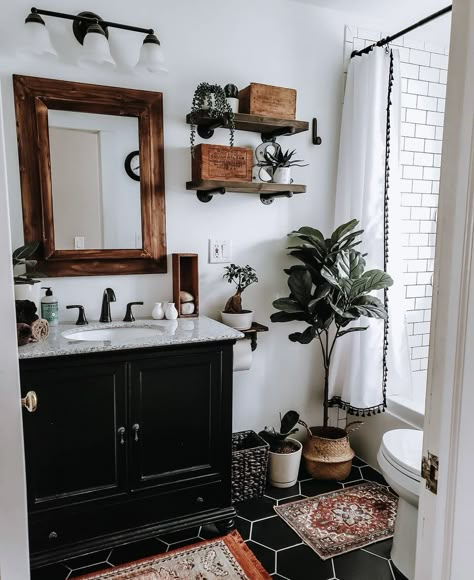 Black Bohemian Bathroom, Black And Gold Boho Bathroom, Male Bathroom Ideas Decor Modern, Moody Boho Bathroom Ideas, Black White Boho Bathroom, Black White And Bamboo Bathroom, Afro Bohemian Bathroom, Black Boho Bathroom Decor, Brown Black And White Bathroom